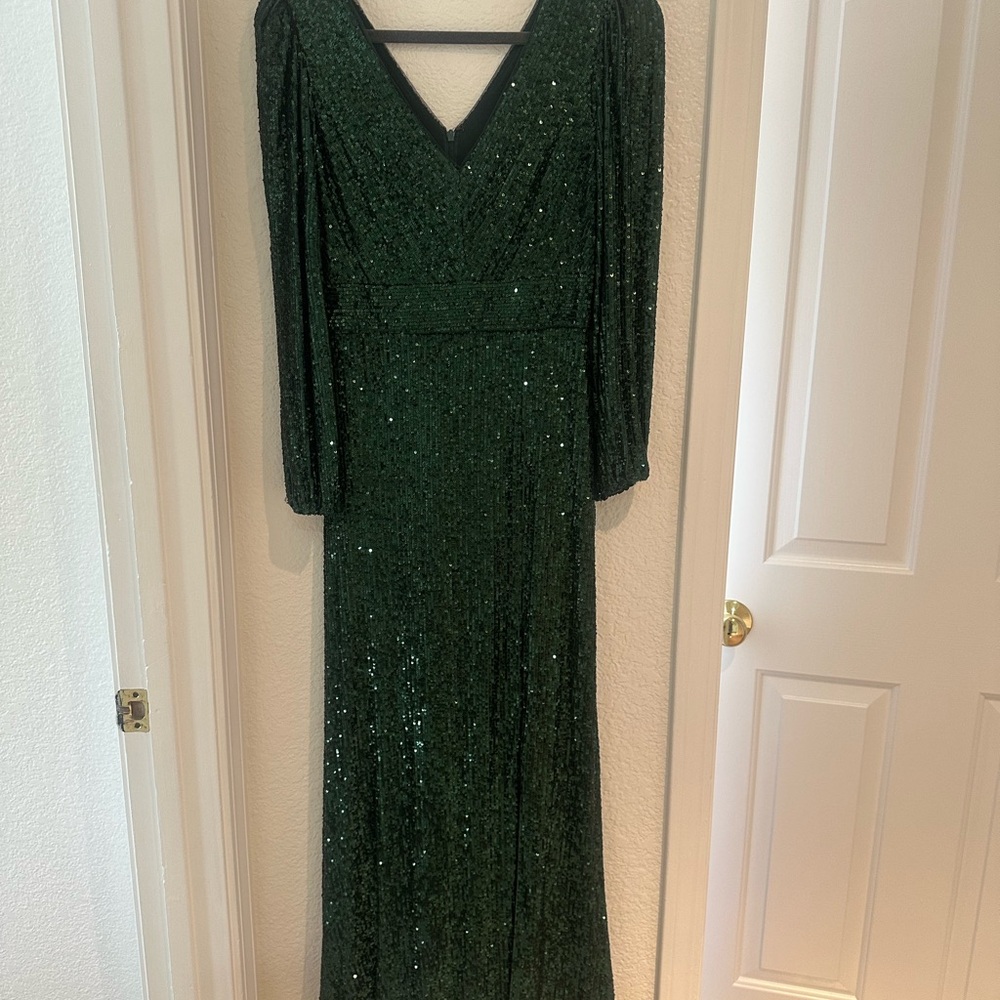 Elegant Green Sequin Evening Dress